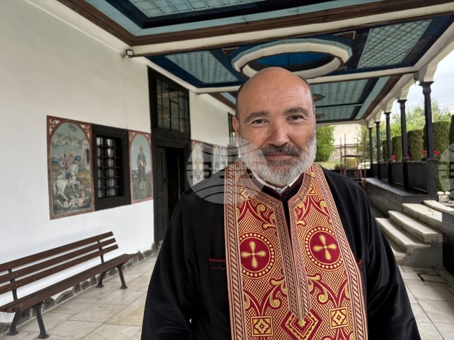 Днешният ден е прекрасен събирателен празник, посветен на най-важните християнски добродетели, каза отец Михаил в Самоков 