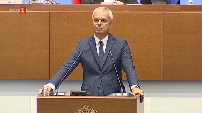 Костадин Костадинов упрекна вносителите на вота на недоверие в непрофесионален подход и забавяне