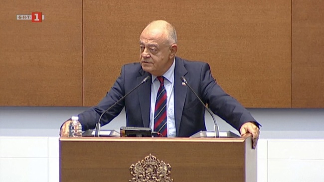 Органите на репресивната власт в държавата са узурпирани от управляващите, за да изпълняват политически поръчки, заяви Атанас Атанасов