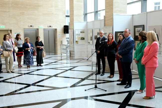 Изложбата „Ахой, познавате ли Вешин?“ представя живота и творчеството на художника, каза Михаил Груев при откриването ѝ