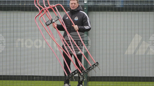 Мениджърът на Нюкасъл Еди Хау очаква трудно гостуване срещу Бърнли във Висшата лига