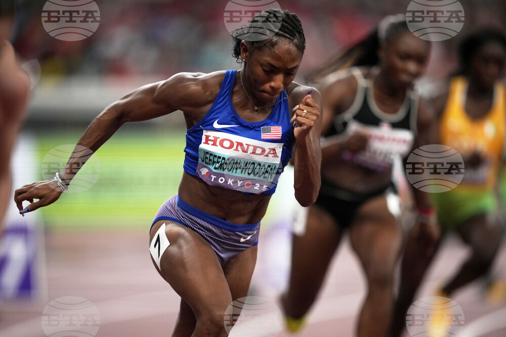 Шампионката на 100 метра Мелиса Джеферсън-Уудън се класира без проблеми за полуфиналите на 200 метра на Световното първенство по лека атлетика