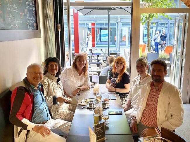 Членове на Културното дружество „Клуб на българските жени и семейства в Хамбург” се събраха на ежемесечното си съботно кафе