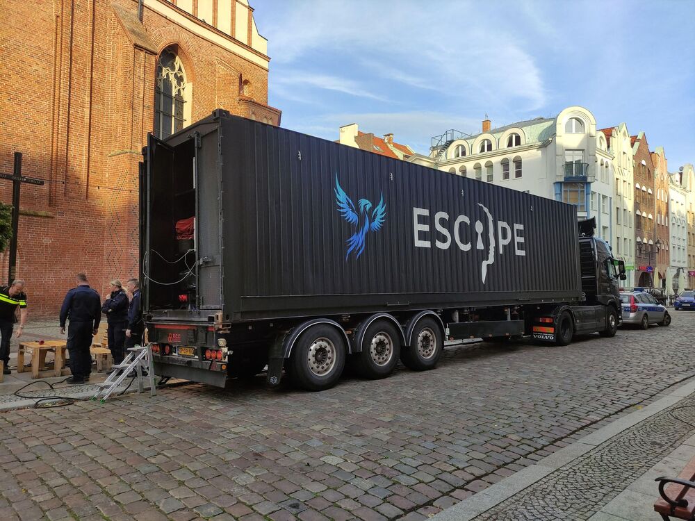 Национална комисия за борба с трафика на хора: Ескейп стая на колела - възможно ли е някой да избяга от ужаса на трафика на хора