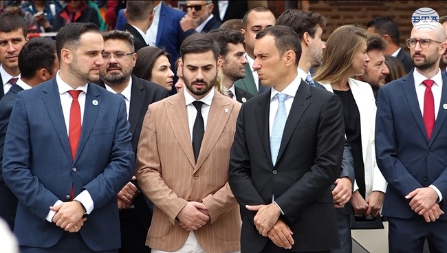 На тържествена церемония беше издигнато знамето на София по повод празника на града