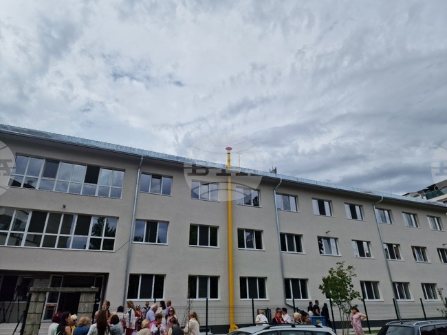 Откриха изцяло реновираното Средношколско общежитие в Пазарджик 