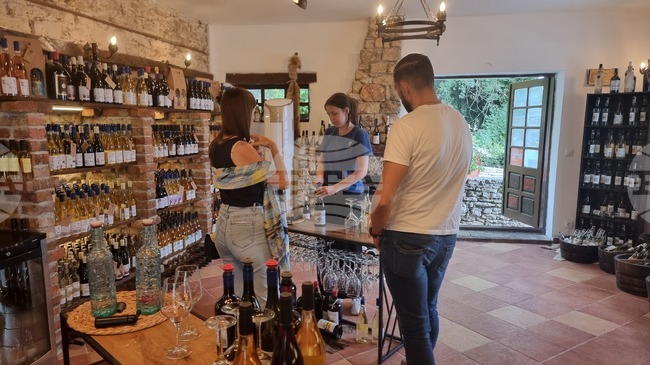 Кралско вино по стара рецепта предлагат в Royal Winery Queen Marie в "Двореца" в Балчик 
