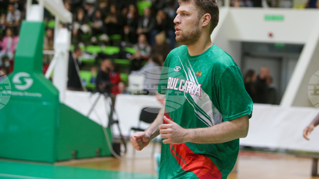 Олимпиакос дава възможност на желаещи деца за среща Александър Везенков в София утре