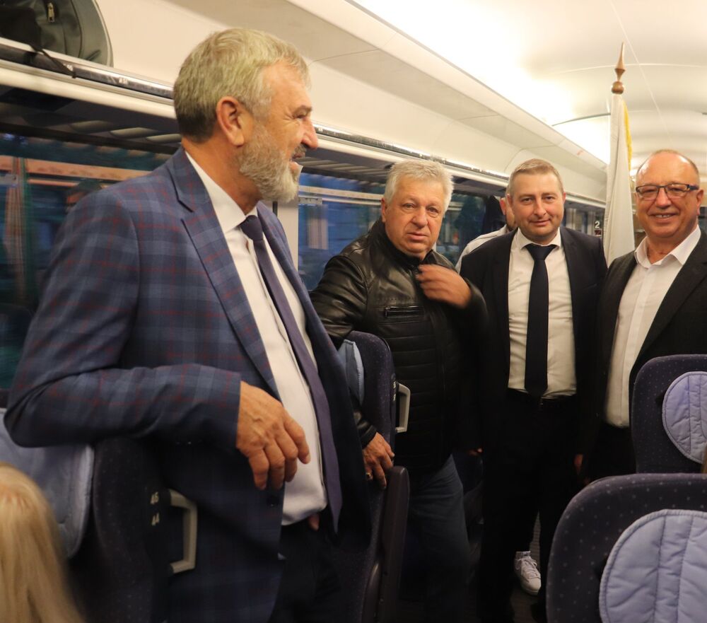 ОА Русе: Директният бърз влак между Русе и София „Синият Дунав“ продължава да се движи и през следващата година