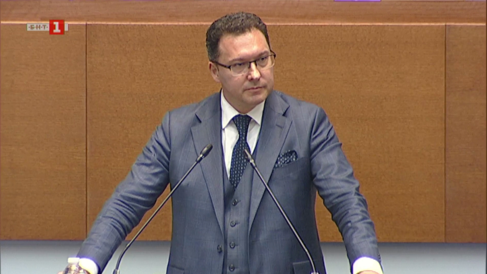 Вотът трябва да е мотивиран, а получаваме попара, компилация от слухове и клевети, заяви министърът на вътрешните работи Даниел Митов