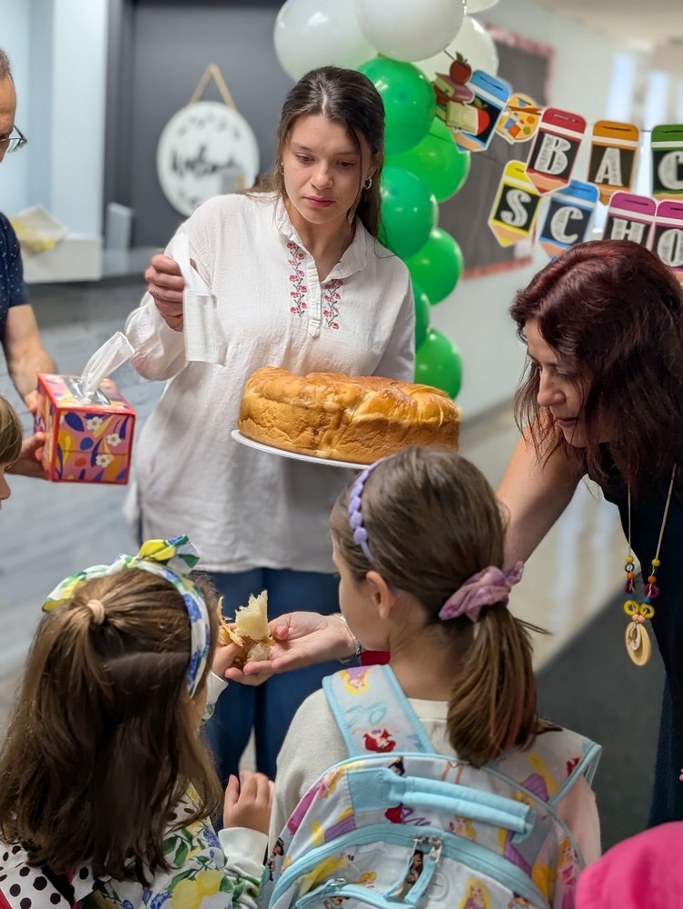 Удари първият звънец в училище „Българика“ в Чикаго