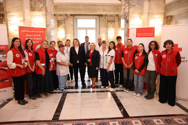 В Народното събрание се проведе кръводарителска акция под патронажа на председателя на парламента Наталия Киселова