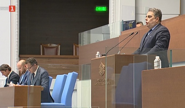 Правителството постигна едно – да каже, че пари за гражданите няма, има само за касичките на Пеевски, каза председателят на ПП Асен Василев