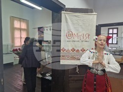 Търговище - фолклорен клуб „Омая“ - изложба „ПЪТЯТ към хорáта и хòрата“