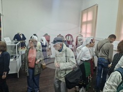 Търговище - фолклорен клуб „Омая“ - изложба „ПЪТЯТ към хорáта и хòрата“