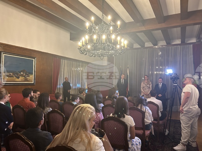 Новата учебна година в неделното училище "Любен Каравелов" в Белград започна с песента "Върви, народе възродени"