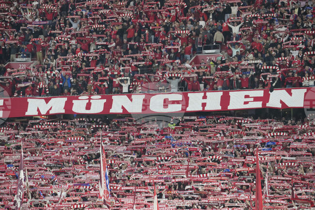 Байерн предприема съдебни действия срещу отношението към феновете на тима от страна на парижката полиция