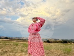 Новата песен на Ваня Щерева е вдъхновена от лятото и личния избор да го носиш в душата си, дори навън да е буря, снимка – екип