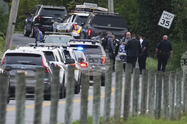 Убилият трима полицаи в Пенсилвания е 24-годишен мъж, издирван от властите 