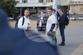 Народно събрание - служебен паркинг - блокирани входове