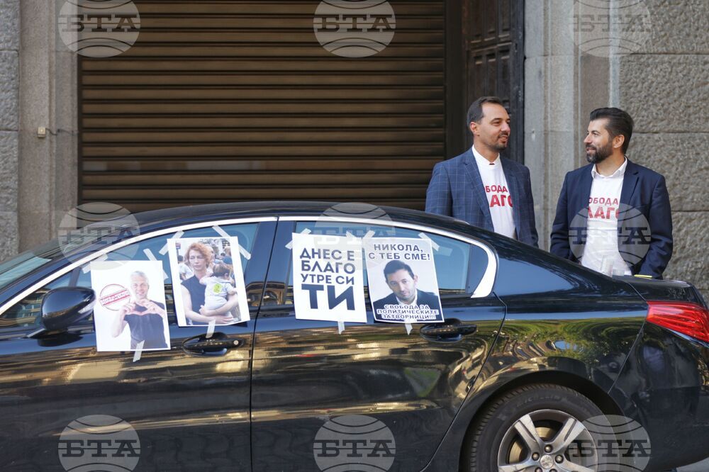 Народно събрание - служебен паркинг - блокирани входове