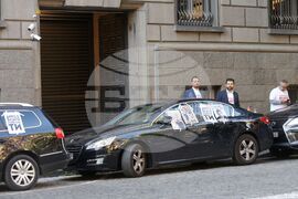 Народно събрание - служебен паркинг - блокирани входове