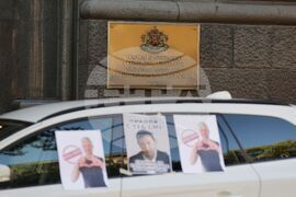 Народно събрание - служебен паркинг - блокирани входове