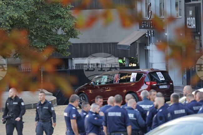 От ПП няма да пречат на депутатите да влизат в парламента, искането им е народните представители да ходят пеша и да си говорят с хората