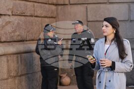 Народно събрание - служебен паркинг - блокирани входове