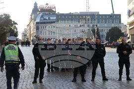 Народно събрание - служебен паркинг - блокирани входове