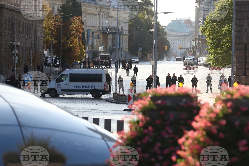 Continue the Change - Democratic Bulgaria Blockade Around Parliament Sparks Political Reactions