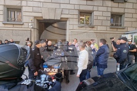 Народно събрание - служебен паркинг - блокирани входове