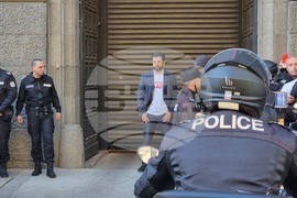 Народно събрание - служебен паркинг - блокирани входове