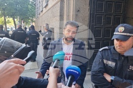 Народно събрание - служебен паркинг - блокирани входове