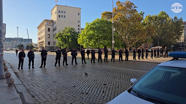 От ПП няма да пречат на депутатите да влизат в парламента, искането им е народните представители да ходят пеша и да си говорят с хората