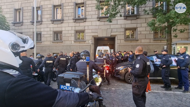 Кирил Петков от ПП заяви, че няма да допусне председателят на ДПС Делян Пеевски да влезе в Народното събрание с кортеж