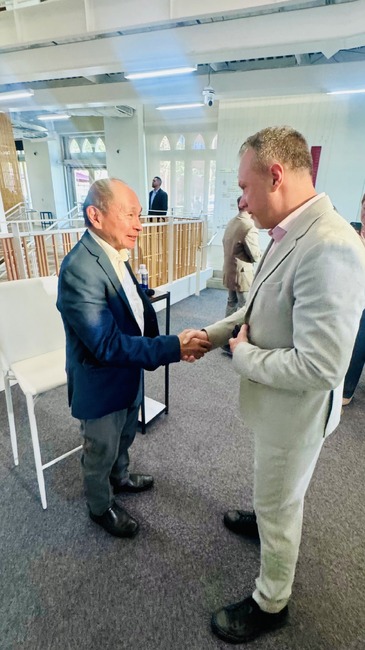 Генералният консул на България в Лос Анджелис Бойко Христов покани проф. Франсис Фукуяма да посети България