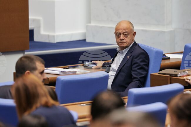Democratic Bulgaria Chair Atanassov: Parliament Blockade Aims to Show Who Runs the Country