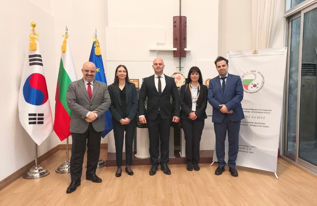 Българска делегация от Комисията за защита на личните данни посети Посолството на България в Сеул