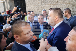 Народно събрание - служебен паркинг - блокирани входове