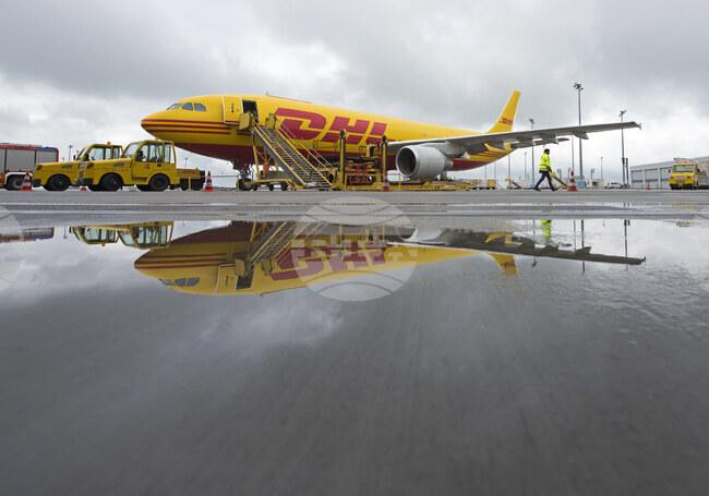 Ди Ейч Ел обяви, че следи развитието на ситуацията с всеобхватните мита на САЩ след решението на Върховния съд за отмянаната им