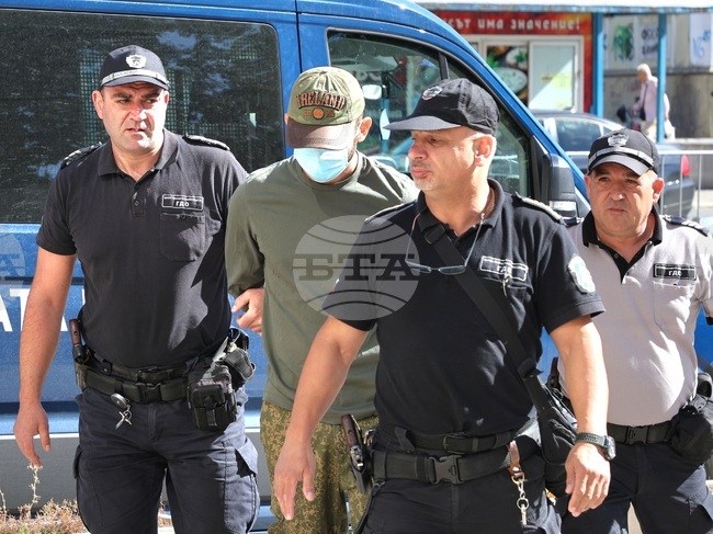 Съдът във Варна остави под домашен арест обвинен в отглеждане и държане на над 21 килограма марихуана