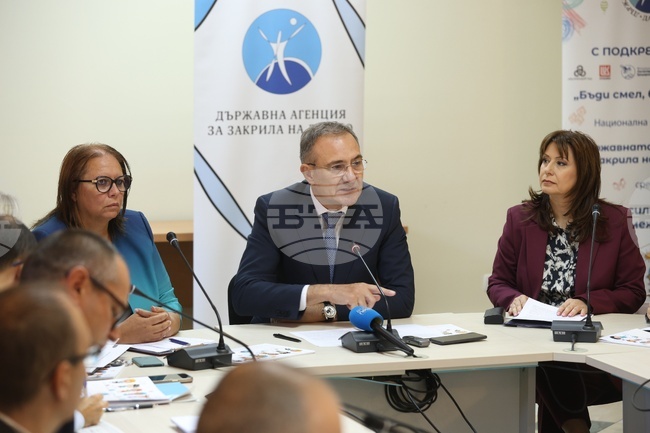 В Държавна агенция за закрила на детето за 2024 г. има 6640 сигнала за посегателства над деца, каза министър Гуцанов при представяне на приложение за деца в риск