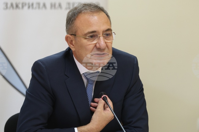 Министър Борислав Гуцанов ще участва в кръгла маса за превенция на ранните детски бракове