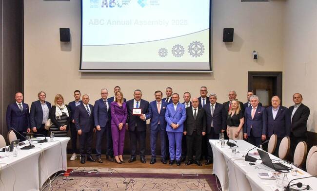 Приложението на изкуствения интелект в бизнеса бе сред темите във фокуса на Общото събрание на Асоциацията на балканските палати в Подгорица, съобщи БТПП