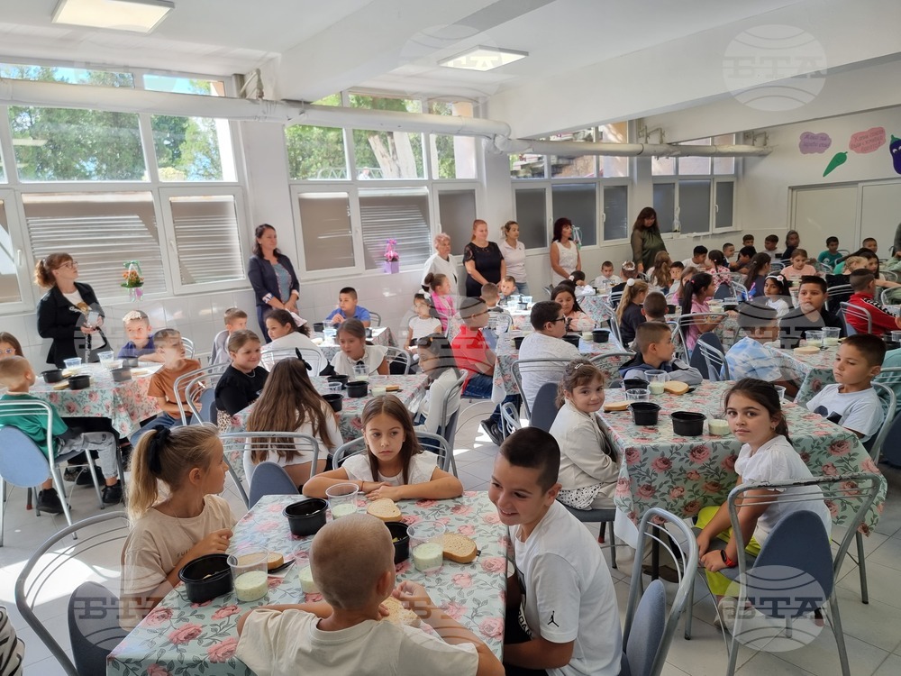 Услугата „Детско и ученическо хранене“ бе открита официално в Радомир