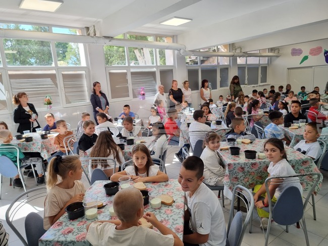 Услугата „Детско и ученическо хранене“ бе открита официално в Радомир