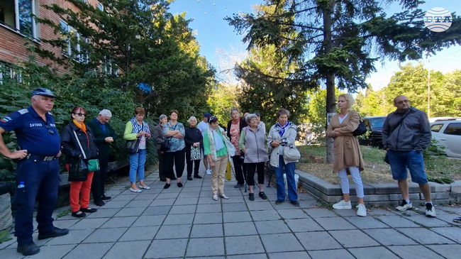 Жители на „Горубляне“ протестираха пред сградата на районна администрация „Младост", искат оставката на зам.-кмета Никола Лютов
