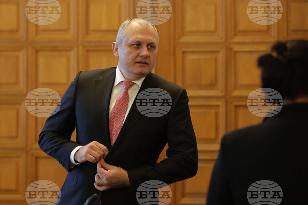 Only 2% of Information Systems Not Ready for Euro, Minister Mundrov Says