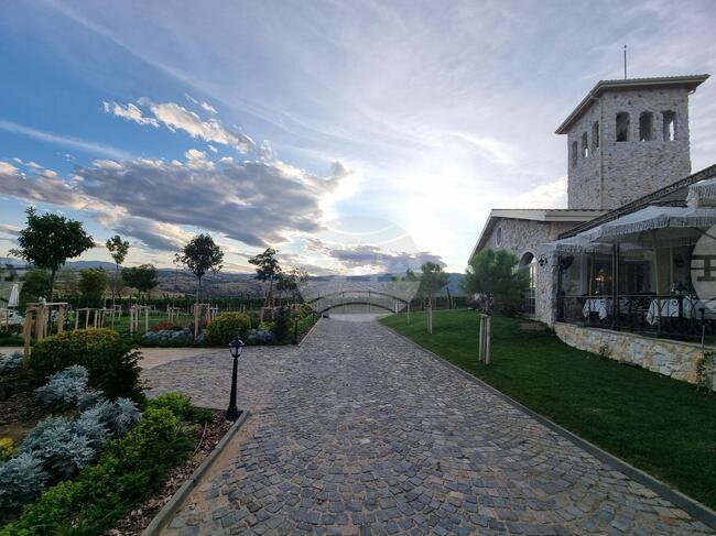 Villa Montevino: Innovative Vineyard Concept Combines Gourmet Cuisine with Scenic Outdoor Spaces